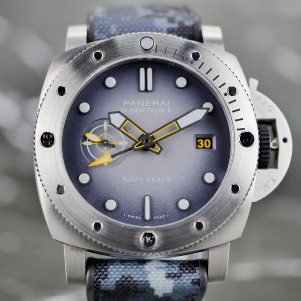 Panerai Submersible PAM01323